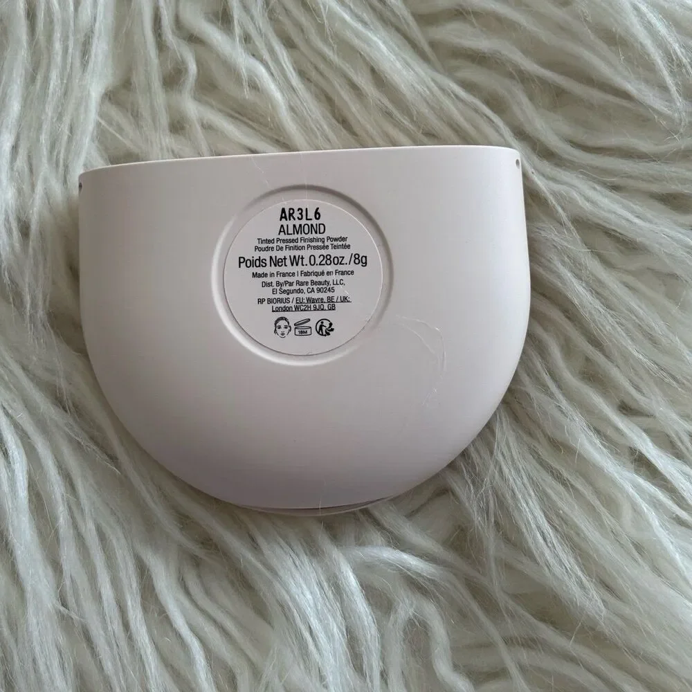 Rare Beauty True to Myself Tinted Pressed Talc-Free Finishing Powder Almond